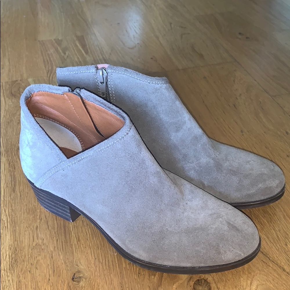 Grayish beige Lucky Brand booties